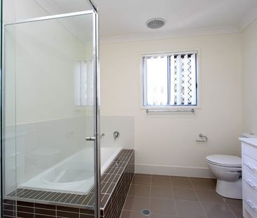 Beautiful 3-Bedroom Townhouse in Wynnum West - Rent $675 per week u... - Photo 2