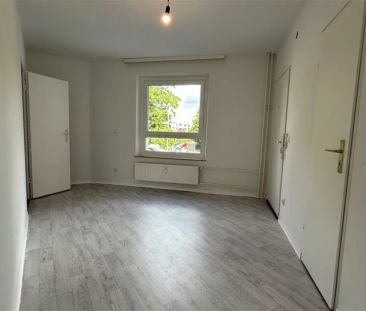 Frisch renoviert: 3,5-ZW in der Helsinkistr. 86 in Kiel zu vermiete... - Photo 4