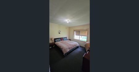 Fabulous location, walk to Salisbury CBD and railway station only minutes away. - Photo 2