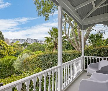 Stylish City-Edge Villa in Auckland's Most Coveted Pocket - Photo 6