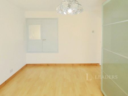 3 bedroom house to rent Charnwood Crescent, Chandler's Ford, Eastleigh, Hampshire, SO53 - Photo 3