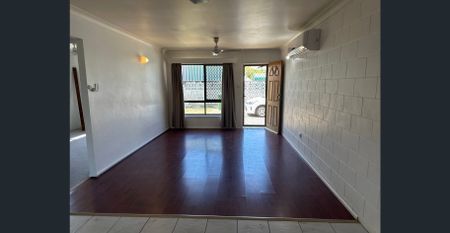 Tidy unit on Peel Street - Photo 3