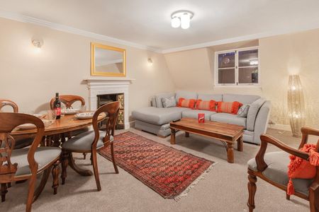4 Bed Flat, Cornwallis Crescent, BS8 - Photo 3