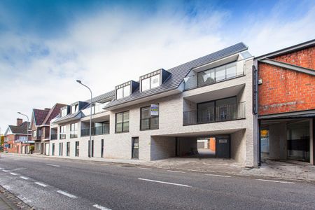 TE HUUR: Centraal gelegen 2-slaapkamer-appartement met tuin en carport. - Foto 4