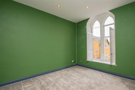 2 bed Flat To Let - Photo 3