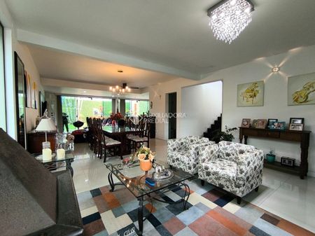 Casa com 3 quartos e 210m² para alugar em Pedra Branca, Palhoça. - Foto 2