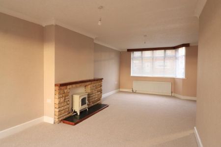 3 bedroom semi-detached house to rent - Photo 2