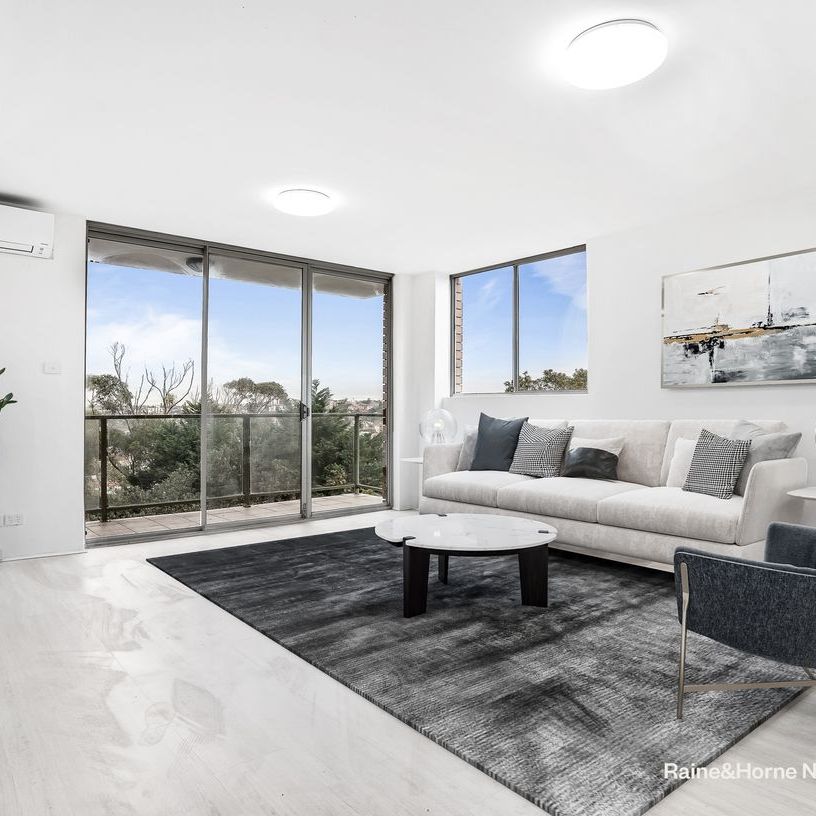 Incredible lifestyle home in sought-after North Bondi - Photo 1