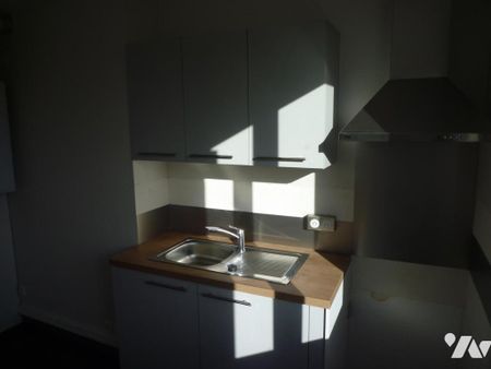 Loue Appartement à Rezé Pont Rousseau T2 rdc - cave et parking extérieur - Photo 5