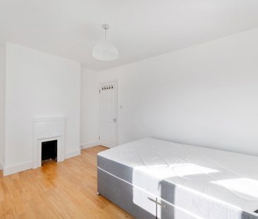 2 Bedroom Apartment, Effra Road, London - Photo 5