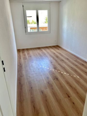 Zu vermieten nach Vereinbarung frisch renovierte 4.5 Zi-Wohnung mit Balkon - Photo 4