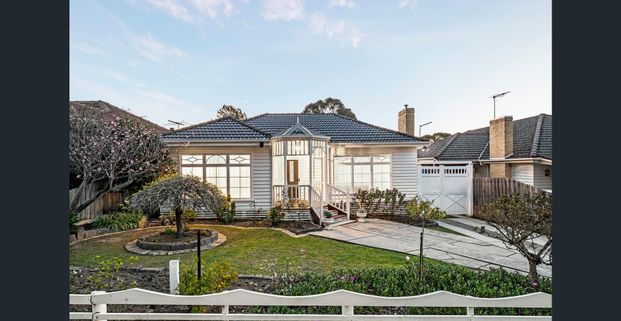 Spacious Family Home in a Quiet, Leafy Location – Prime Box Hill North Convenience - Photo 1