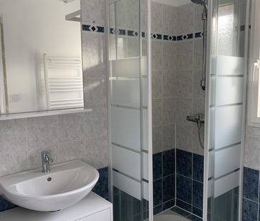 Location Appartement 2 pièces 25m² LA ROCHE SUR YON 85000 - Photo 2