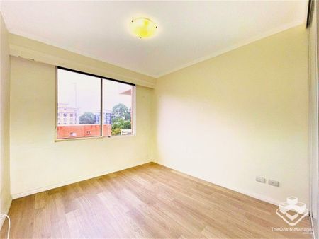 Spacious two bedroom apartment embracing natural light - Photo 2