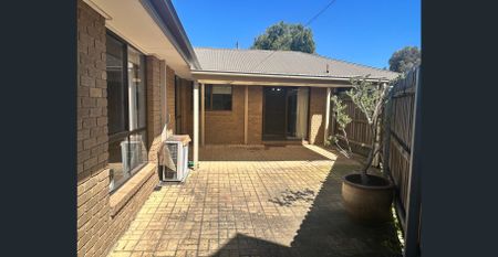 4 Bedroom Home in Glenroy - Photo 5