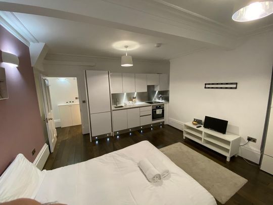 Studio to rent - Photo 1