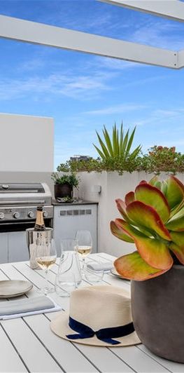 Luxury, Air-conditioned 2 Bedroom Apartment - walk to schools, bars/cafes, public transport and the Brisbane River - Photo 1