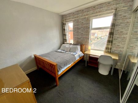 4 bedroom terraced house to rent - Photo 2