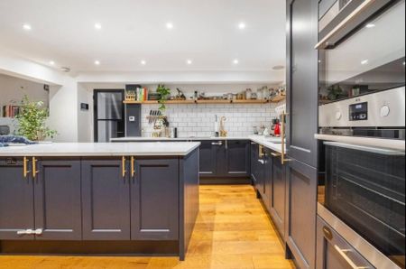5 bedroom terraced house to rent - Photo 3