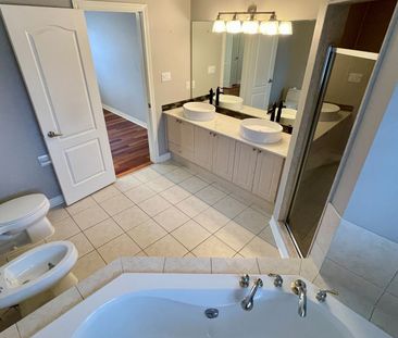 For Lease - 2089 Blackforest Crescent, Oakville, Ontario - Photo 6