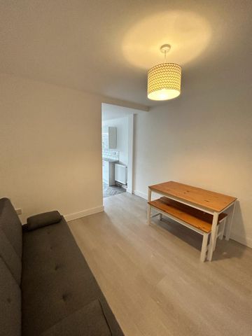 Room For Rent Queen Street, Pontypridd - Photo 4