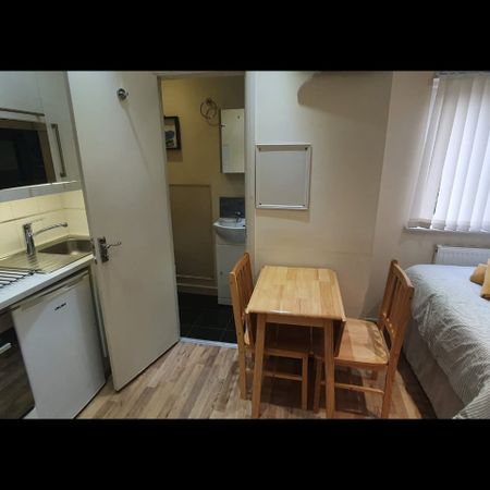 Studio Flat, Ash Grove, NW2 - Photo 3