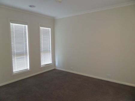 15 Castleton Street, Wodonga VIC 3690 - House For Rent | Domain - Photo 4