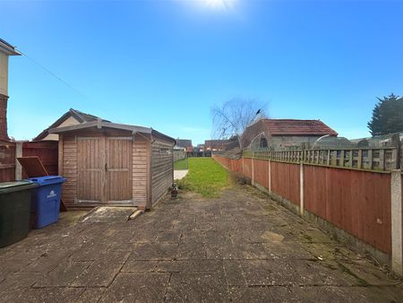 3 Bedroom Semi-Detached House for rent in Crookesbroom Avenue, Hatfield, Doncaster - Photo 3