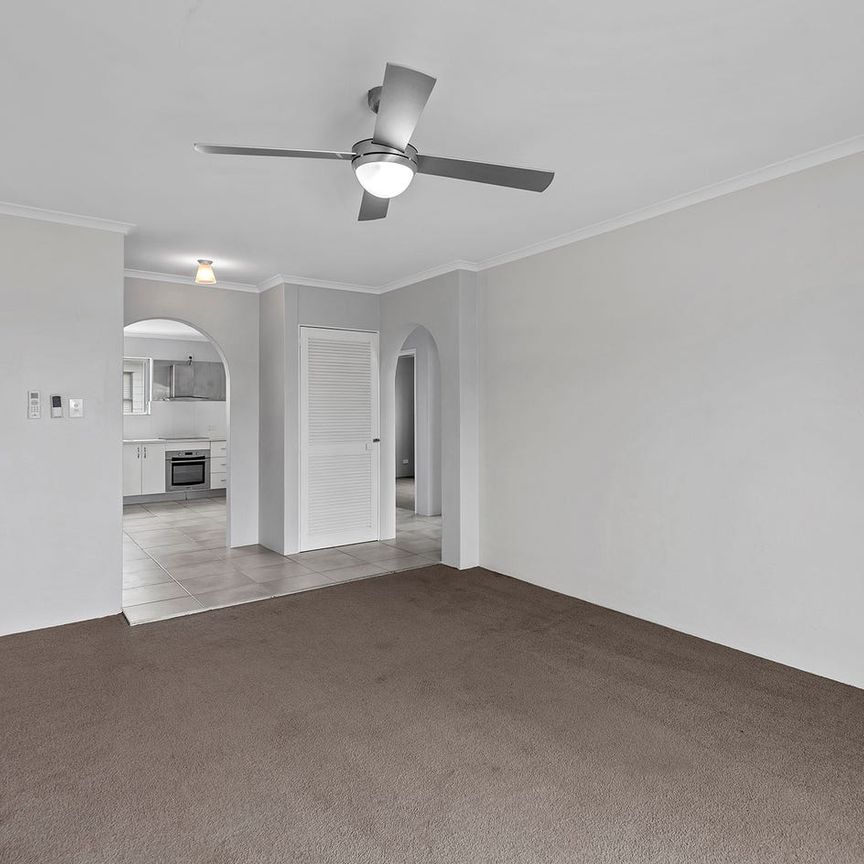 SPACIOUS APARTMENT IN THE HEART OF BULIMBA - Photo 1