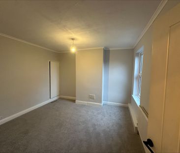 Leman Street - Photo 2