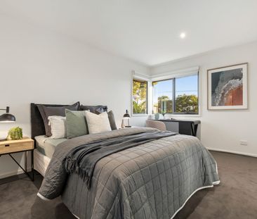 CONTEMPORARY LIFESTYLE ON THE BEACH EDGE! - Photo 6