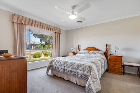 Stunning Family Home in Thurgoona with an additional space for your CARAVAN OR TRAILER! - Photo 5