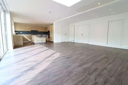 Edgwarebury Lane, Edgware, Middlesex, HA8 - Photo 2