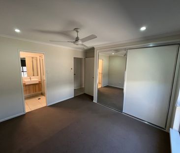 PRIVATE & SECURE UNIT IN OORALEA - Photo 2