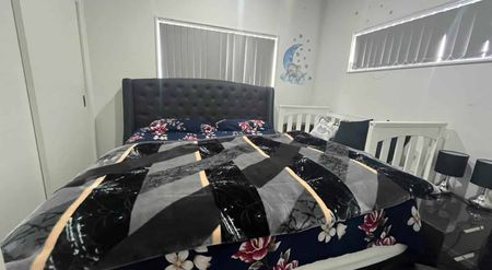 2 Bedrooms and 1 Bathroom!! Including water an... - Photo 3