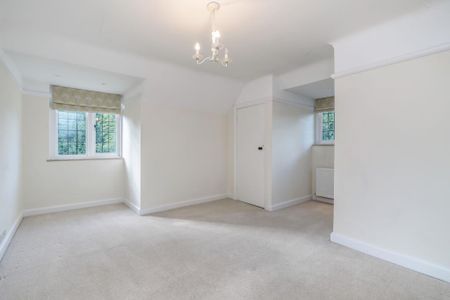 Fairwinds, 12 Oakfield Glade, Weybridge, Surrey, KT13 - Photo 5