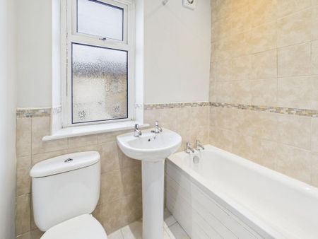 3 bedroom terraced house to rent - Photo 2