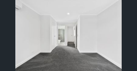 As new - 2yo Bright and Spacious Townhouse! - Photo 2