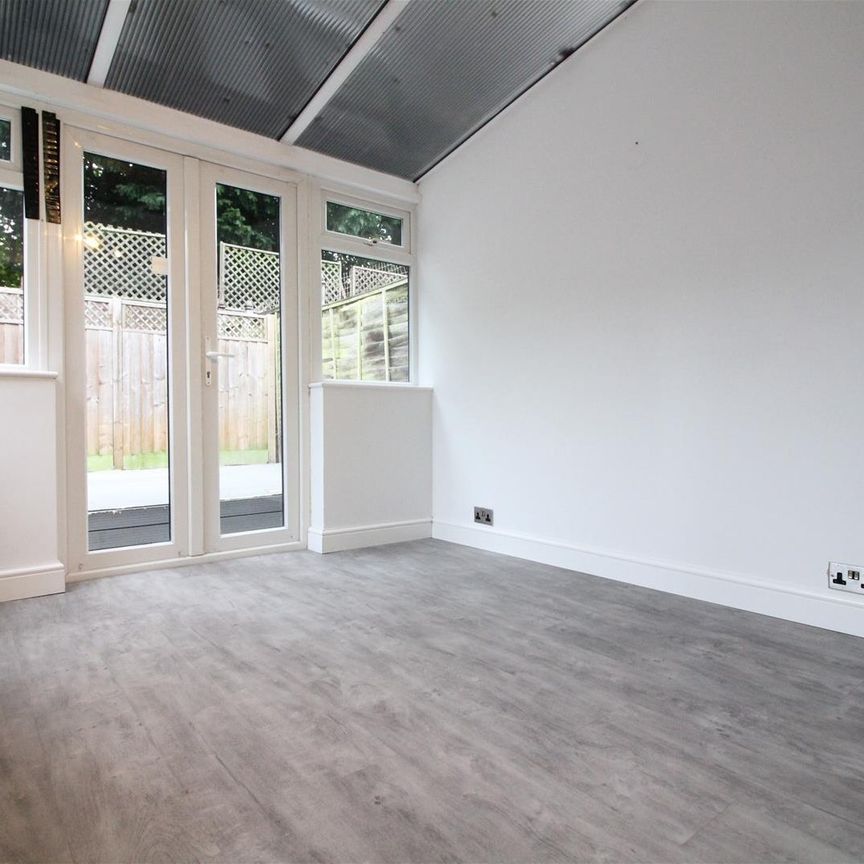 Frayslea, Uxbridge - Photo 1