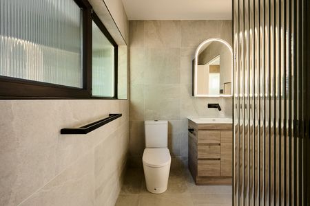 Renovated Five-Bedroom Home in Prime Lyneham Location! - Photo 3