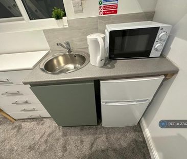 1 bedroom in a house share to rent - Photo 2