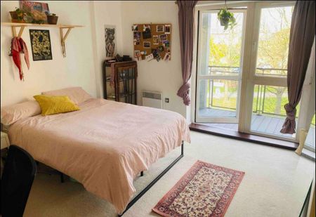 3 bedroom flat to rent - Photo 3