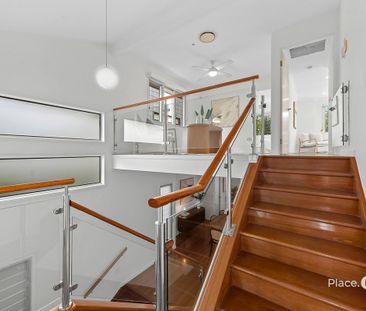 Beautiful Home, Great Location, Space and Style - Photo 3