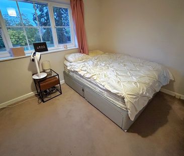 Princess Marys Road , Addlestone , Surrey, KT15 - Photo 5