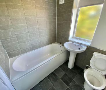 3 bedroom semi-detached house to rent - Photo 6