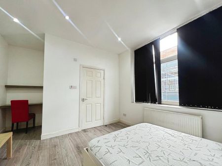3 bedroom apartment to rent - Photo 4