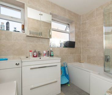 SPACIOUS Detached Strouden Road WINTON - Photo 5