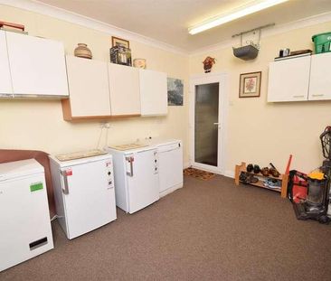 Riverside Close, Laverstock, Salisbury, SP1 - Photo 3