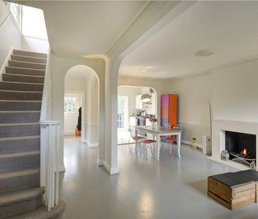 4 bedroom end of terrace house to rent - Photo 4