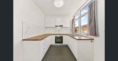 Convenient 3 bedroom unit For Rent. Only 350 meters from railway station - Photo 4